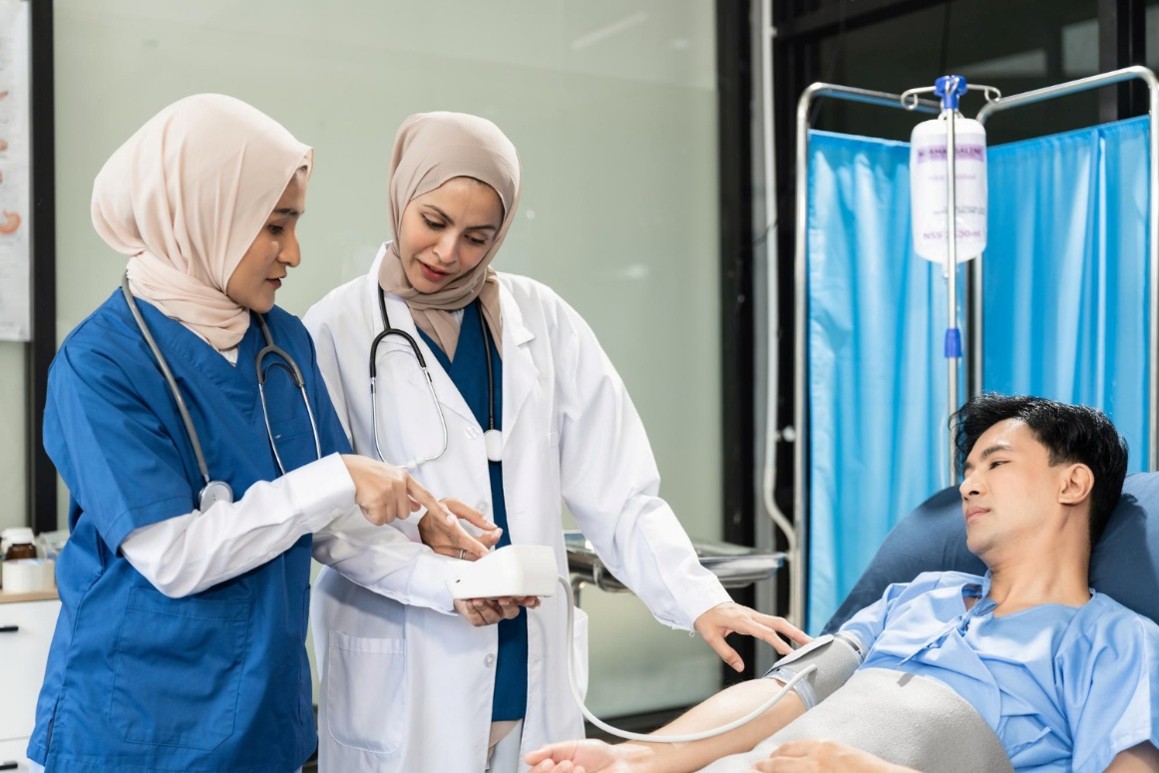 Prosedur Evakuasi Medis Darurat Internasional (Air Ambulance): Sinergi International SOS dan Fasilitas Rumah Sakit Luar Negeri